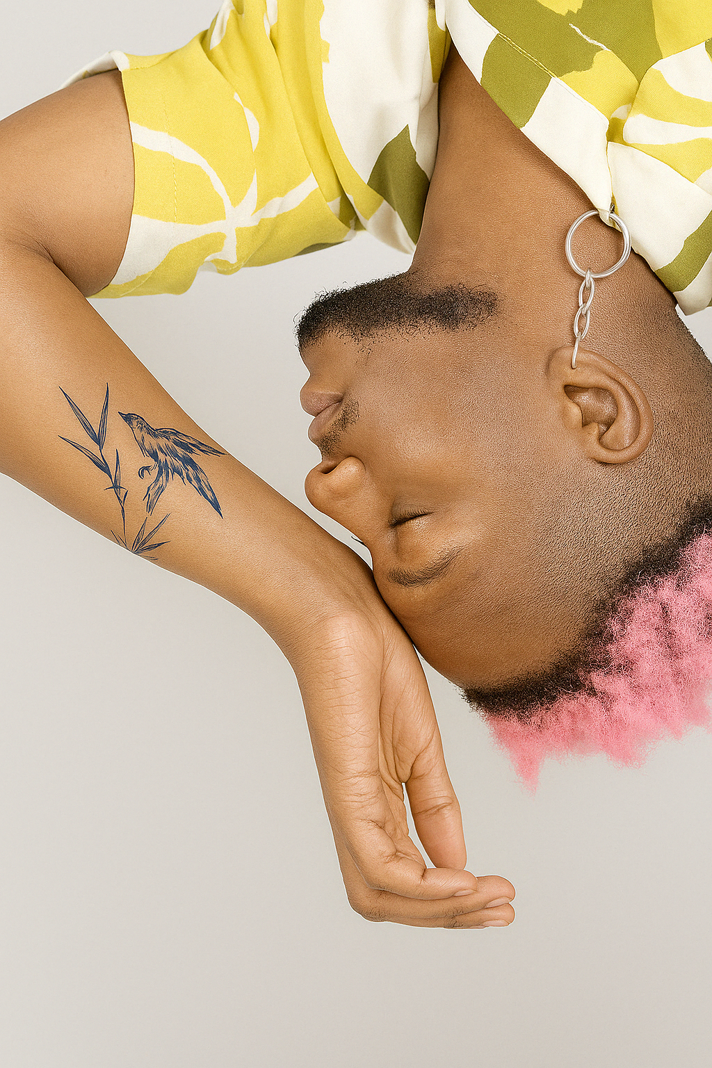 Zbor – Tatuaj Temporar cu Aripi Stilizate și Semnificație Spirituală

